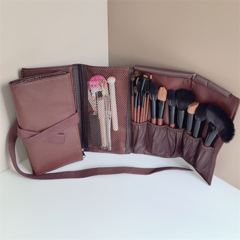 Skórzana kosmetyczka na pędzle – Beauty Preservation Makeup Bag recenzja i cena