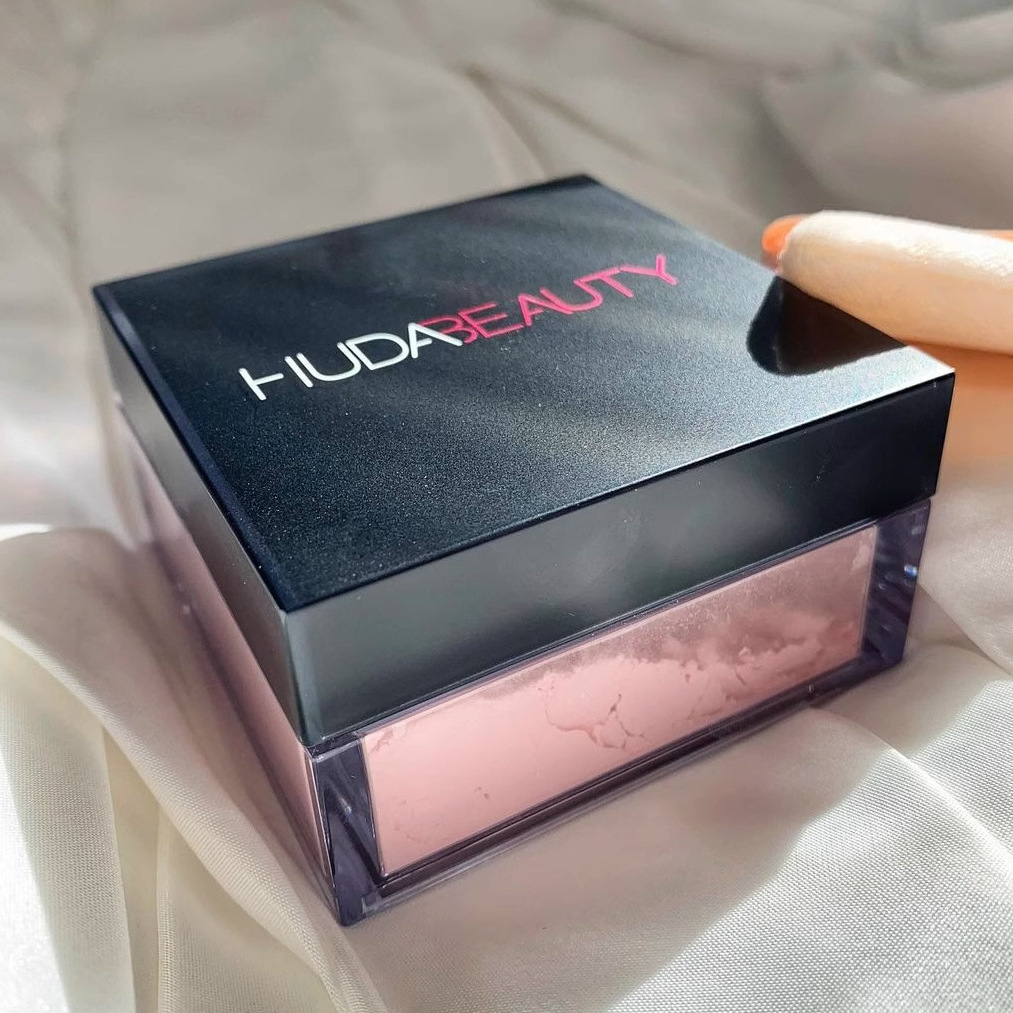 Huda Easy Bake Loose Setting P – Huda Beauty Makeup Bag recenzja i cena